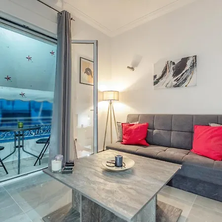 Minimalistic! Apartment Athens